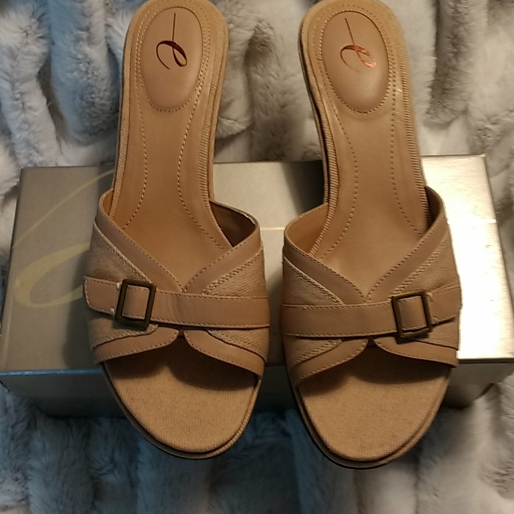 NIB Easy Spirit Esisthmus Taupe Fabric Wedges